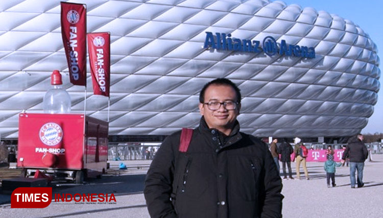 Bagus Kristomoyo, saat sedang seminar di luar negeri
