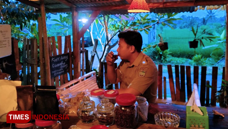 Saung-Kopi-Poek-Mongklek-2.jpg