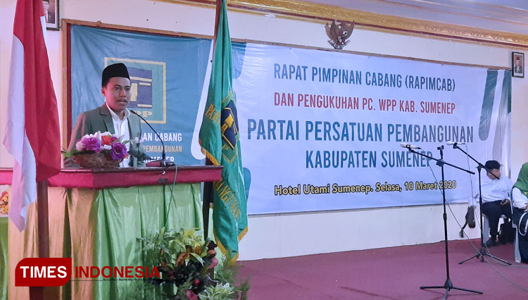 Ketua DPC PPP Sumenep Moh. Shalahuddin A Warits saat memberikan sambutan dalam kegiatan Rapimcab di Aula Hotel Utami Sumenep, Selasa (10/3/2020). (FOTO: Ach. Qusyairi Nurullah/TIMES Indonesia)