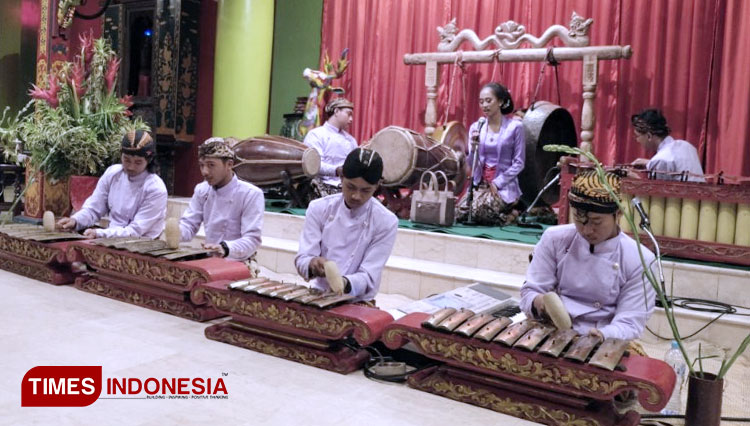 Tugu-Malang-Sajikan-Seni-Karawitan-3.jpg