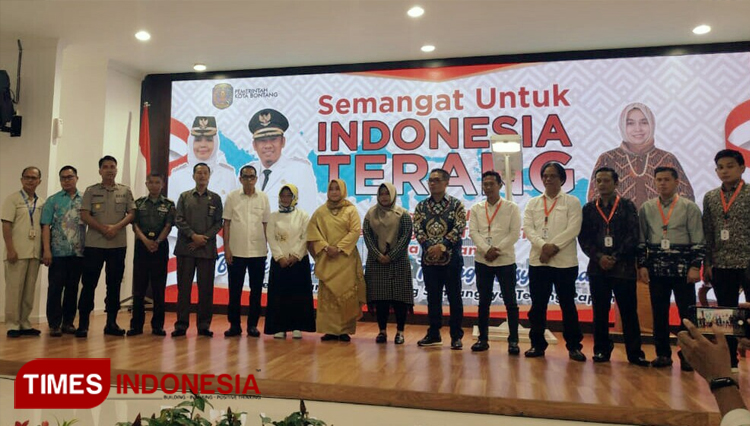 Wali kota Bontang,Neni Moerniaeni dan Presiden Direktur PT Imza Rizky Jaya, Rizayati bersama forkompimda dan kepala OPD. (Foto: Fajri/TIMES Indonesia)