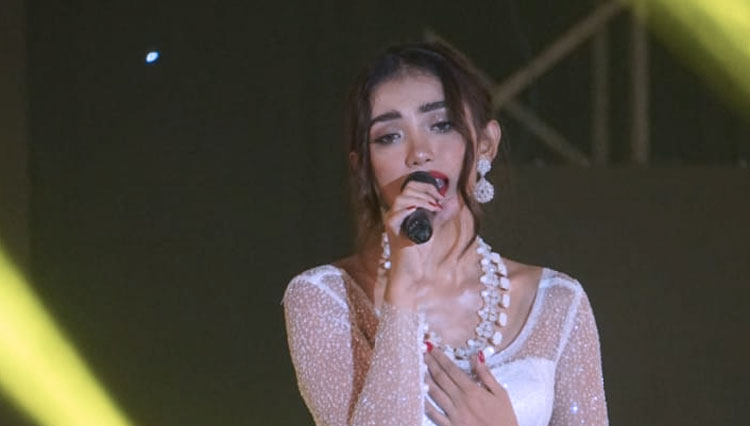 Lara Silvy melantunkan single terbarunya saat Intimate Concert Ulang Tahun Lara dan Laraku. (Foto: istimewa)