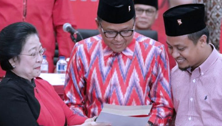 Gubernur Sulsel Nurdin Abdullah [tengah] bersama Ketum PDI Perjuangan Mengawati Soekarnoputri. (foto: Istimewa)