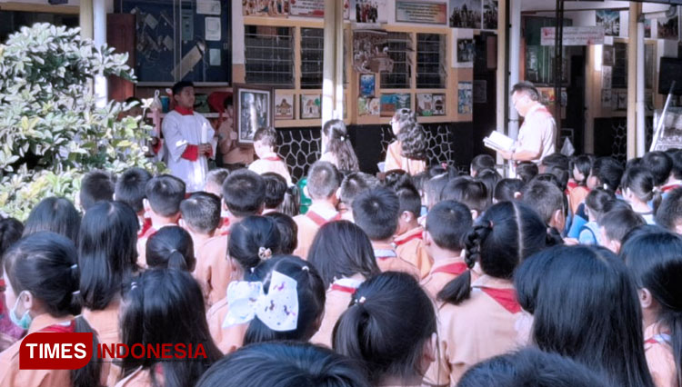 Siswa-SDK-Santa-Maria-2-Malang-b.jpg