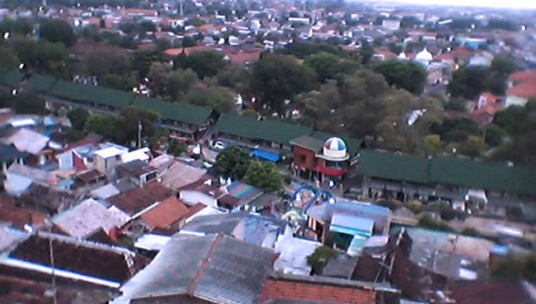 Suasana Kota Semarang dilihat dari Kampung pelangi. (FOTO: Istimewa)