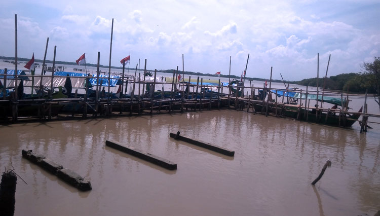 Some boat that will take you to Syech Mundakir tomb in Morosari beach. (Photo: Istimewa)