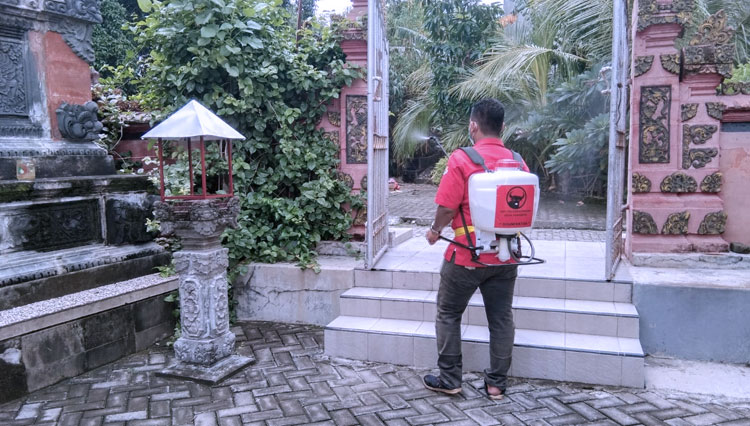 Penyemprotan-disinfektan-e.jpg