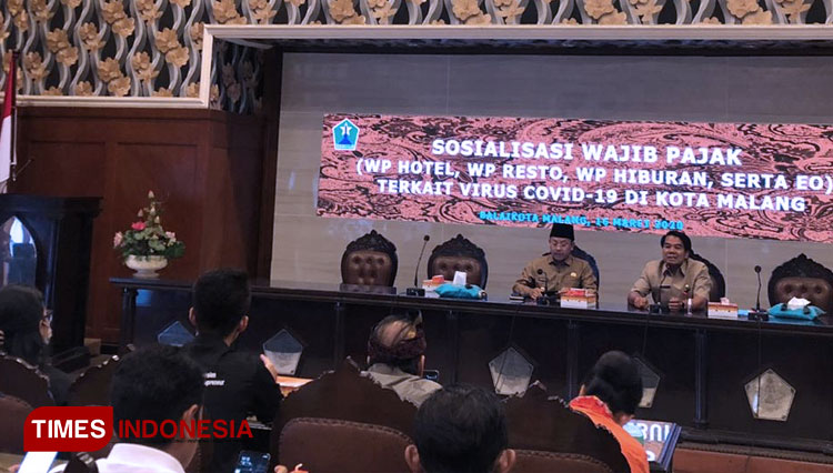 Sosialisasi Wajib Pajak oleh Bapenda Kota Malang terkait Covid-19. (Foto: Humas Bapenda Kota Malang)