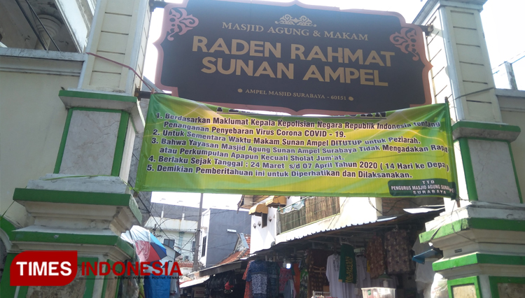 Suasana Wisata Religi Makam Sunan Ampel saat dilakukan penutupan Rabu (25/3/2020). (Foto: Khusnul Hasana/TIMES Indonesia). 