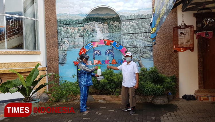 Saat penyemprotan dilakukan secara mandiri oleh Sentul Water Park & Hall. (Foto: Sentul Water Park & Hall for TIMES Indonesia)