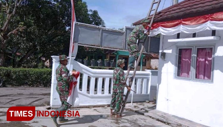 Kerja bakti mempercantik Balai Desa Pantirejo, Kecamatan Kesesi, Kabupaten Pekalongan, Jawa Tengah. (FOTO: AJP TIMES Indonesia)