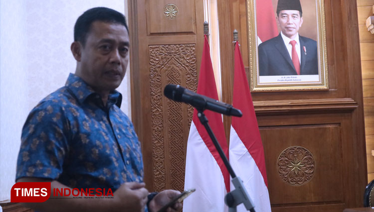 Kepala Bapenda Jatim Boedi Prijo Soeprajitno di Gedung Negara Grahadi. (Foto: Lely Yuana/TIMES Indonesia) 