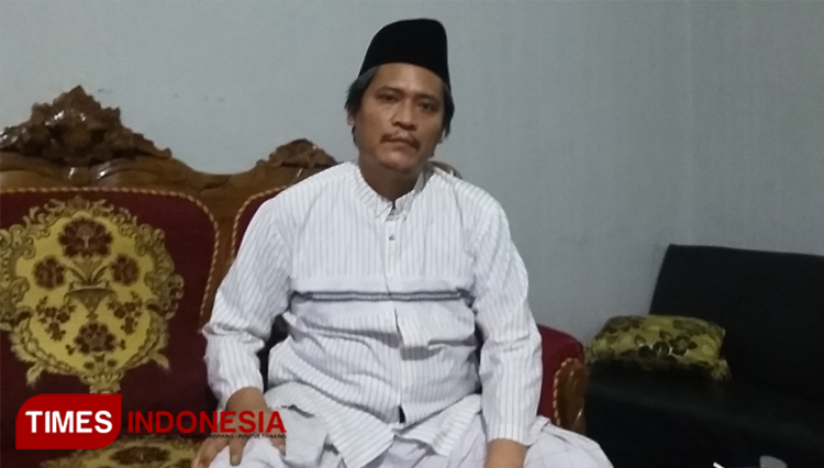 Pengasuh Ponpes Al Fatah Banjarnegara Kiai Nurul Huda saat dikonfirmasi (FOTO : Muchlas Hamidi/TIMES Indonesia)