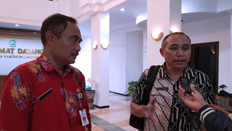 dr Halimi Maksum (batik hitam putih). (FOTO: Istimewa)