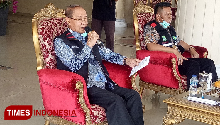 Bupati Majalengka, H Karna Sobahi, didampingi Wakil Bupati, Tarsono D Mardiana. Foto: Jaja Sumarja/TIMES Indonesia.