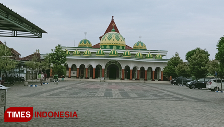 Masjid Agung Ponorogo masih menggelar salat Jumat hari ini. (foto:Marhaban/Times Indonesia)