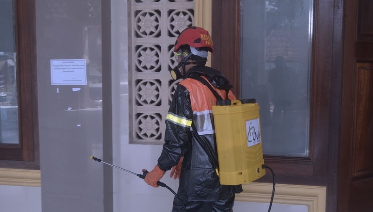 penyemprotan-disinfektan-2.jpg