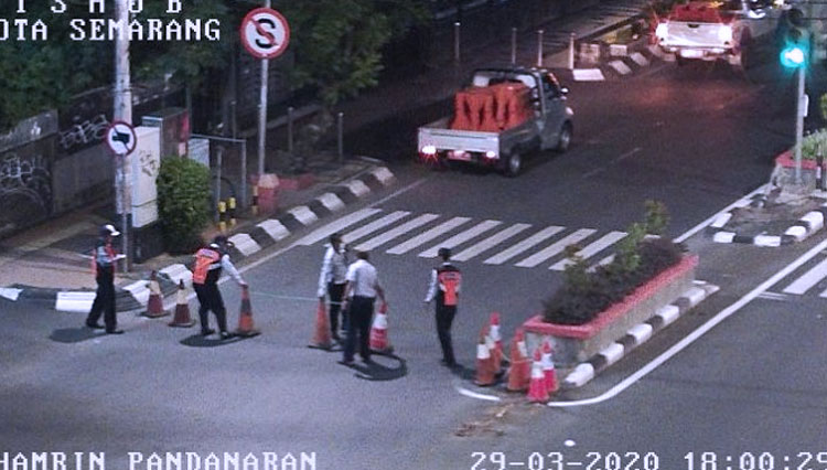 Pemkot Semarang Tutup Jalan Protokol untuk Batasi Aktifitas Warga