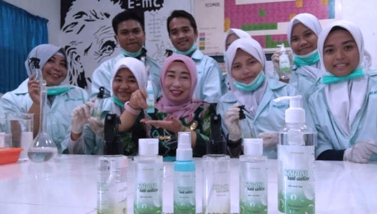 Produksi Hand Sanitizer. Foto: Istimewa