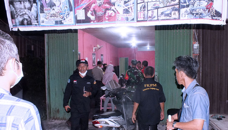 Salah-satu-warung-makane40fde787a6a4e51.jpg
