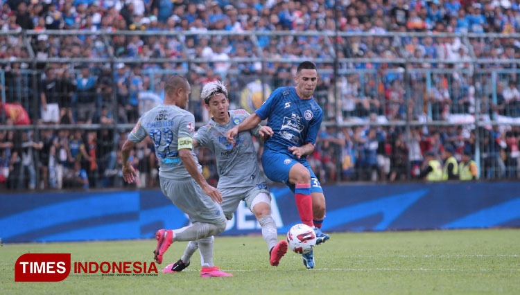 ILUSTRASI - Pertandingan Arema FC vs Persib Bandung dalam gelaran Shopee Liga 1. (FOTO: dok. TIMES Indonesia)