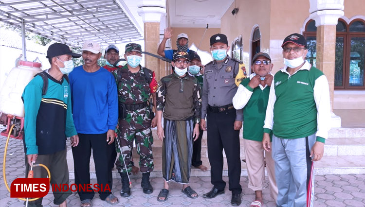 Ranting NU Seletreng Semprot Disinfektan ke Tempat Ibadah