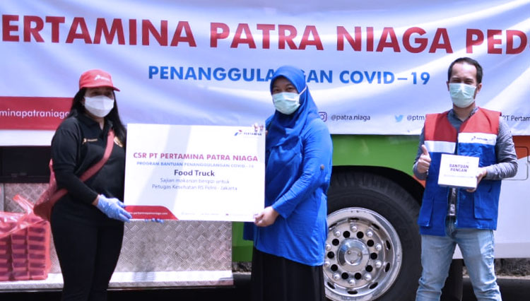 PT Pertamina Patra Niaga bekerjasama dengan MOR III PT Pertamina (Persero) menyerahkan bantuan food truck pada RS Pelni, Sabtu (4/4/2020).(Foto : Istimewa) 