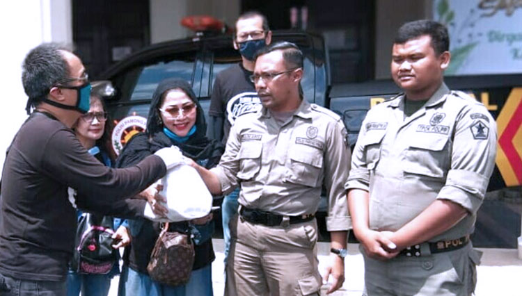 Alumni Halokes MB01S Malang Bagikan Paket Sembako untuk Warga Terdampak Covid-19