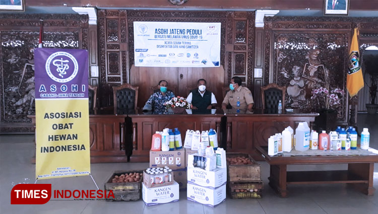 serah-terima-disinfektan-dan-sanitizer-2.jpg
