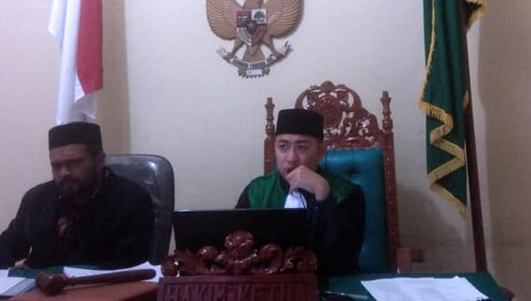 Khairul Badri, Lc.,MA saat memimpin sidang di Mahkamah Syar'iyah Sinabang Kabupaten Simeulue, Aceh (FOTO: Istimewa)
