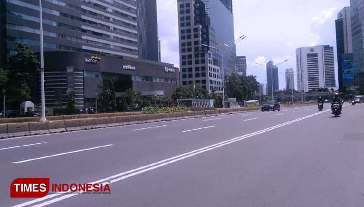 Jalan protokol kota Jakarta tampak lengang Jelang pemberlakuan status PSBB pada Jumat, 10 April 2020. (Foto:Ainul Yaqin/Times Indonesia) 