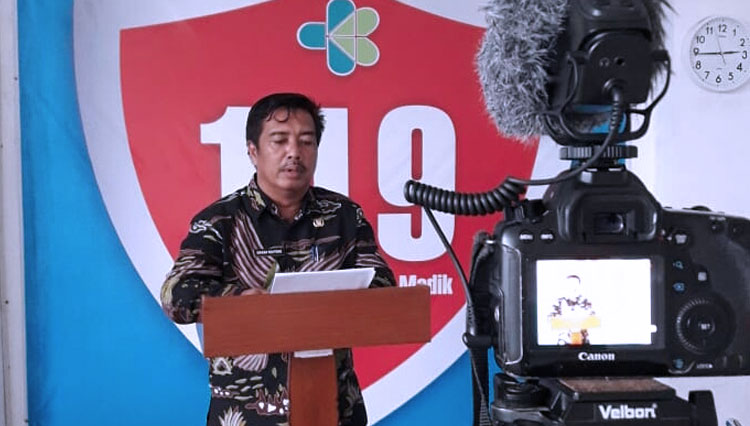 Kepala Dinas Pendidikan Kota Cirebon, Irawan Wahyono, saat video conference di PSC 119 Kota Cirebon. (Foto: Humas Pemkot Cirebon for TIMES Indonesia)