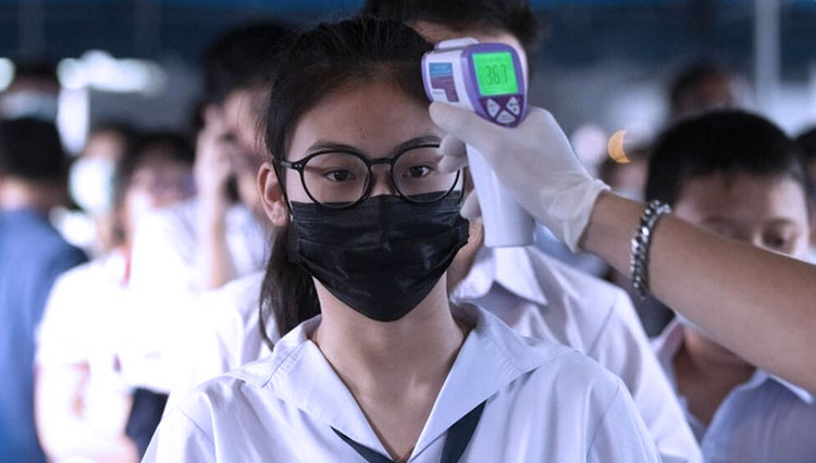 Ilustrasi - Pelajar memakai masker (FOTO: AP Photo/Sakchai Lalit)