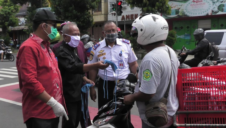 Pemerintah Banyumas bersama dinas terkait turun ke jalan lakukan Operasi Masker dibeberapa jalan Protokol Kota Purwokerto. (FOTO : Parsito For TIMES Indonesia)