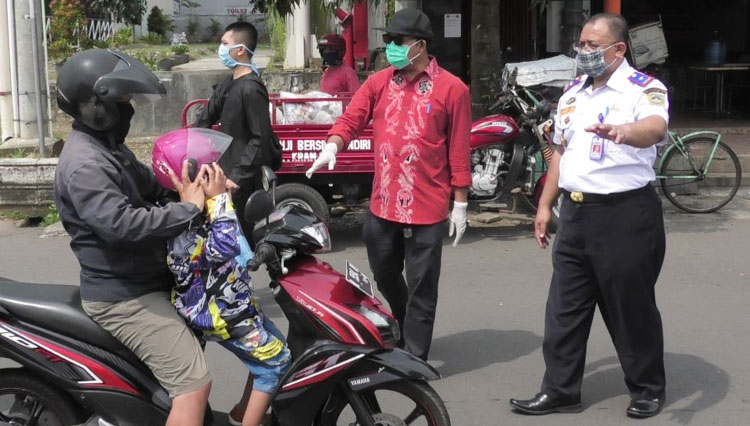 Pemerintah-Banyumas-bersama-dinas-terkait-turun-ke-jalan-lakukan-Operasi-Masker.jpg