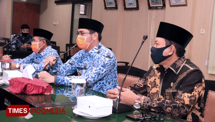 Plt. Wali Kota Pasuruan Raharto Teno Prasetyo, ST menerima kunjungan kerja Anggota Komisi II DPR RI dari Fraksi Partai Nasional Demokrat H. Aminurokhman. (FOTO: AJP TIMES Indonesia)