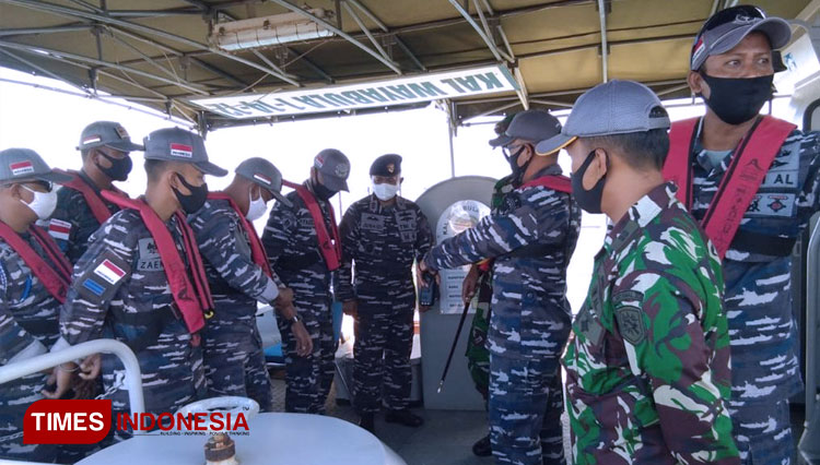 Danlanal Morotai Letkol Laut (P) Norman Faizal, M.Tr.Hanla. saat memberikan arahan. (FOTO: Husain/TIMES Indonesia)