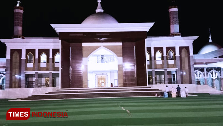 Masjid Islamic Center Indramayu. (Foto: Siti Raudiatul Nadiyah/TIMES Indonesia)