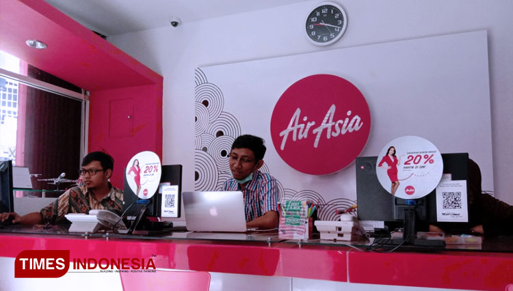 Tour Guide Mr Osiyo (tengah) saat memimpin perjalanan virtual ke Jepang. (Foto: Naufal Ardiansyah/TIMES Indonesia)