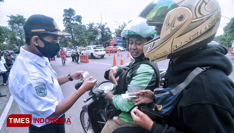 Hari Pertama Penerapan PSBB Di Kota Surabaya - TIMES Indonesia