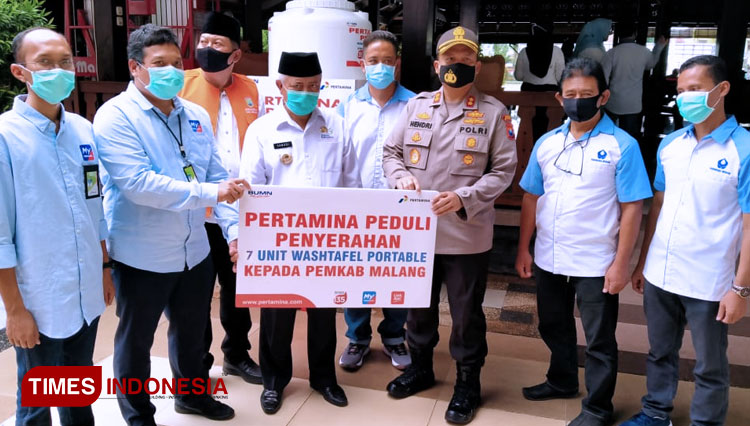 Pertamina-Salurkan-Bantuan-APD-untuk-Pemkab-Malang.jpg