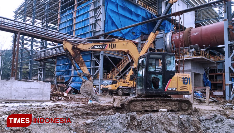 Alat berat milik perusahaan yang diduga dirusak oleh massa aksi. (FOTO: PT IWIP For TIMES Indonesia)