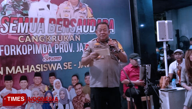 Kapolda Jatim Irjen Pol Luki Hermawan di acara Cangkrukan bersama BEM se Jawa Timur di Surabaya beberapa waktu lalu. (Foto: Dok. TIMES Indonesia)