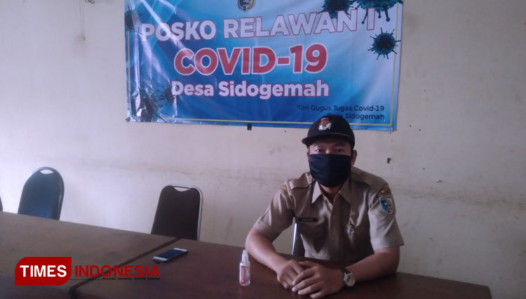 Gang-gang Desa diberi peringatan yang melarang warga dari luar daerah untuk memasuki wilayah Sidogemah Sayung Demak (Foto: Fuhatur Rohman/TIMES Indonesia)