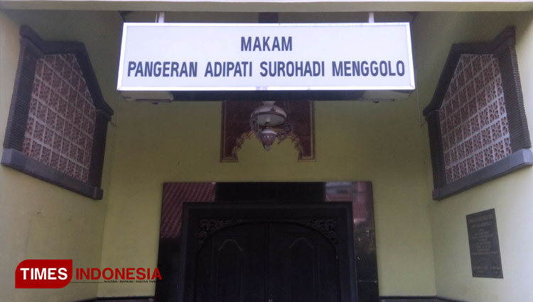 Pintu-masuk-makam.jpg