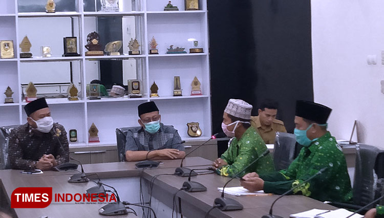 Pimpinan DPRD Gresik saat menerima audiensi dengan pengurus Pergunu Gresik. (Foto: Akmal/TIMES Indonesia)
