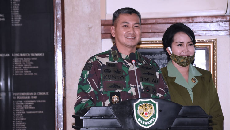 Kasdam III/Siliwangi yang baru, Brigjen TNI Kunto Arief Wibowo, saat sertijab Kasdam III/ Siliwangi, di Ruang Sudirman Makodam III/Siliwangi Kota Bandung, Selasa (12/5/2020). (Foto: Pendam Siliwangi for TIMES Indonesia)