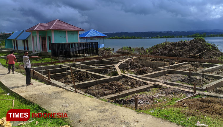 Proyek Pembangunan Main Building Dan Penimbunan Jalan Tanpa Menggunakan Papan Pamflet di Daerah Babang, Simeulue, Aceh ( Foto : Kadri TIMES Indonesia)