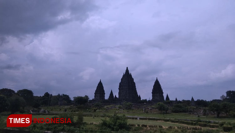 Find the Best Morning Ambience at Prambanan Temple