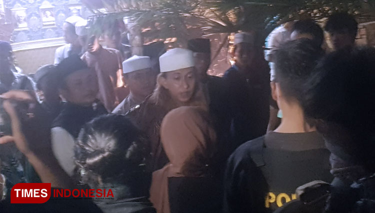 Bahar Bin Smith saat dilakukan penjemputan di kediamannya di Bogor (FOTO: Humas Kemenkumham RI/TIMES Indonesia)